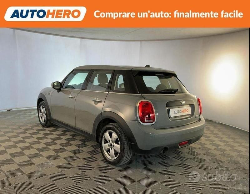 Begagnad Mini ONE 2021 Grå Halvkombi