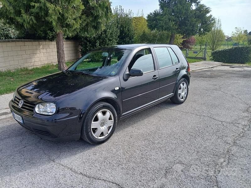 Usata VW Golf IV 110 CV (80 kW) 2000 Blu Berlina