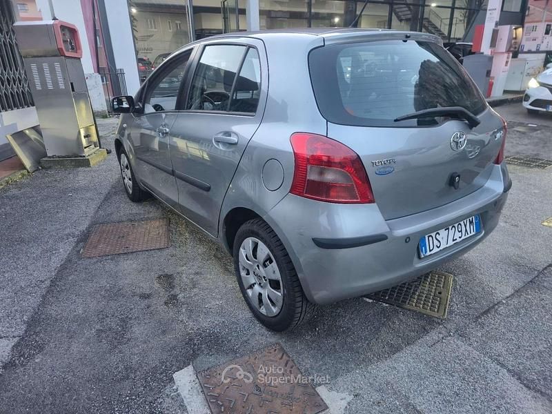 Usata Toyota Yaris 69 CV (50 kW) 2008 Grigio Utilitaria