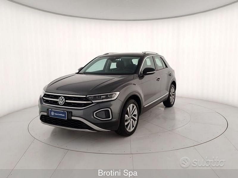 Usata VW T-Roc Style 110 CV (80 kW) 2022 Grigio metallizzato SUV