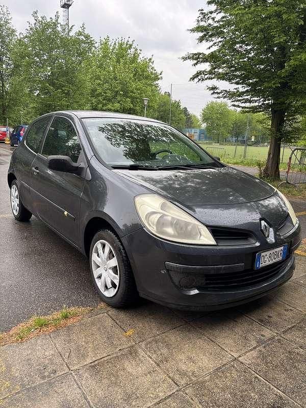 Usata Renault Clio II 75 CV (55 kW) 2007 Berlina