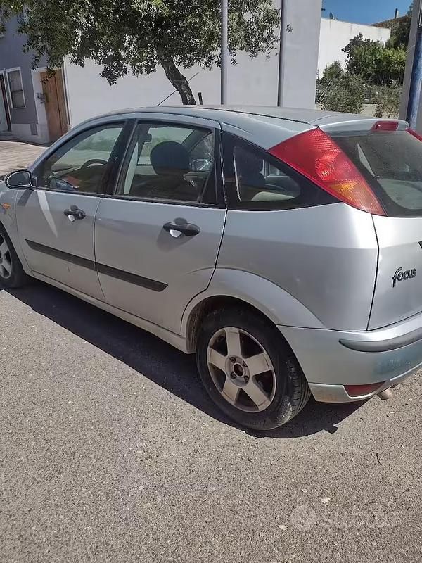 Usata Ford Focus 100 CV (73 kW) 2004 Berlina
