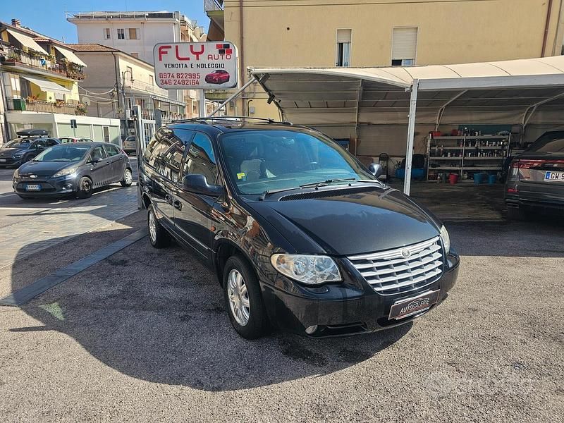 Usata Chrysler Grand Voyager 150 CV (110 kW) 2007 Nero Monovolume