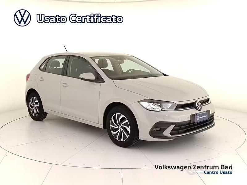 Usata VW Polo Life 95 CV (69 kW) 2023 Grigio Utilitaria
