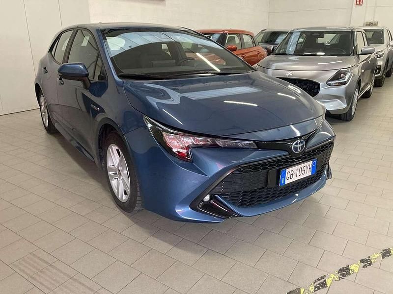 Usata Toyota Corolla Active 122 CV (89 kW) 2020 Blu/azzurro Utilitaria