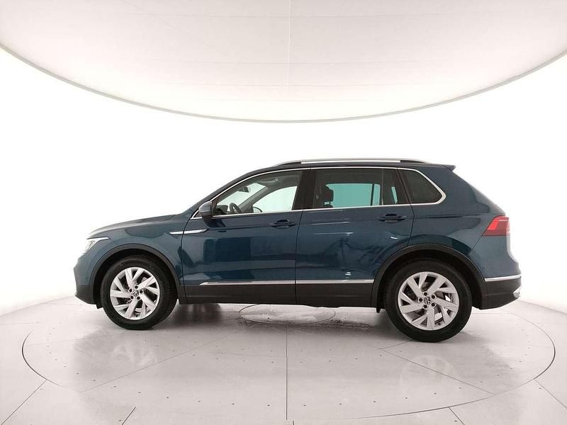 Usata VW Tiguan Elegance 150 CV (110 kW) 2021 Night shade blue SUV