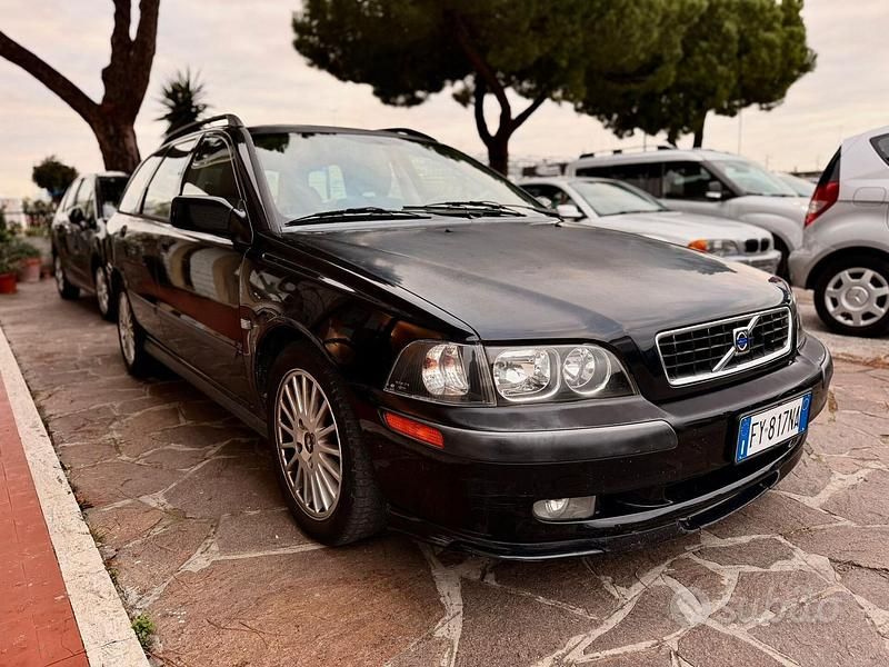 Nero Usata 2003 Volvo V40 Station wagon | 1900 € - Immagine 1/4