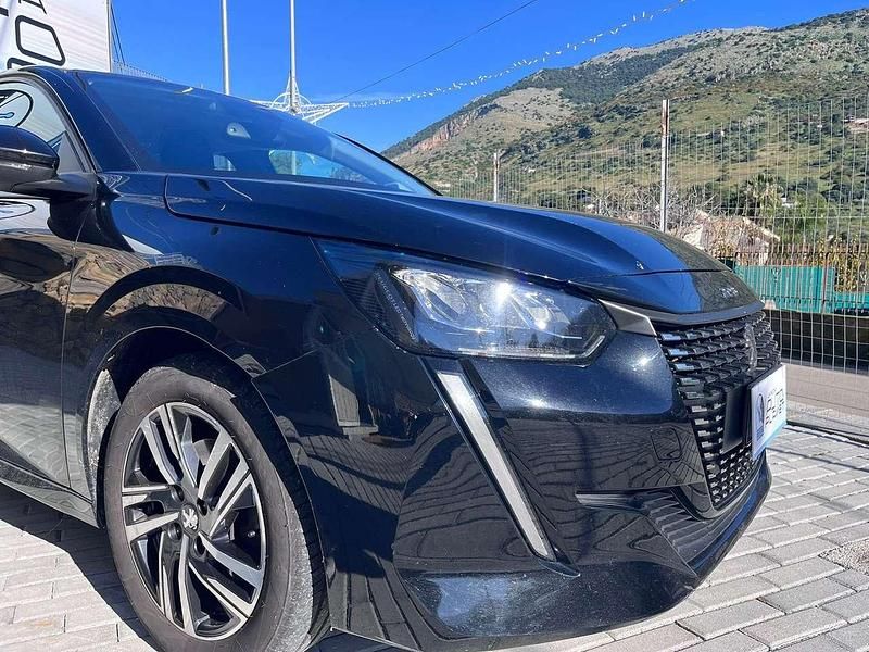 Usata Peugeot 208 GT 102 CV (75 kW) 2023 Nero Utilitaria