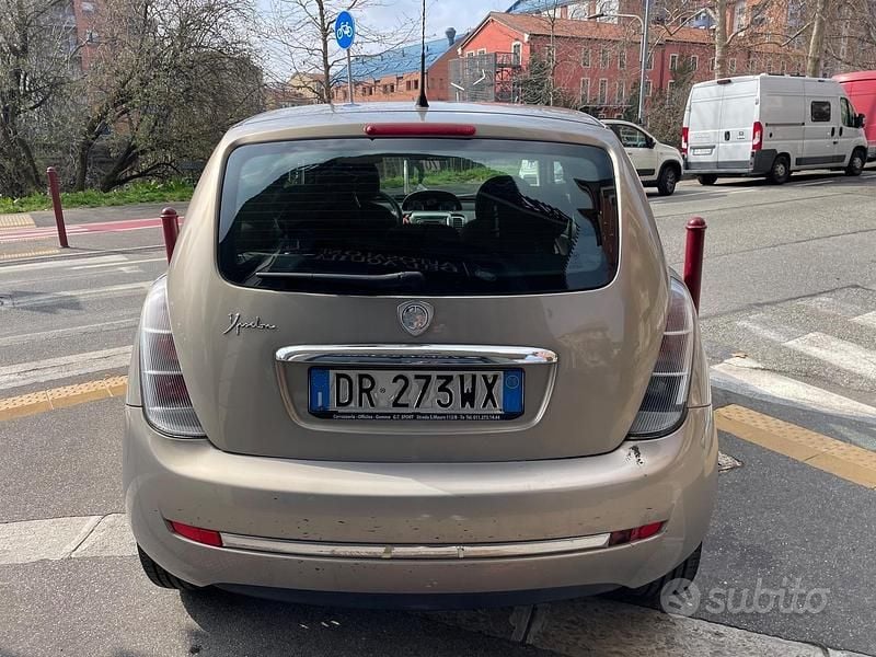 Usata Lancia Ypsilon 60 CV (44 kW) 2008 Grigio Utilitaria