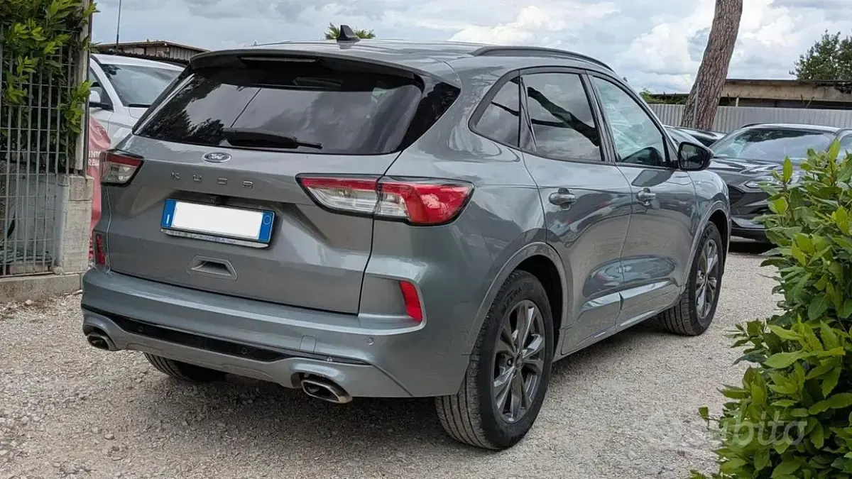 Usata Ford Kuga ST-Line 120 CV (88 kW) 2022 Grigio SUV