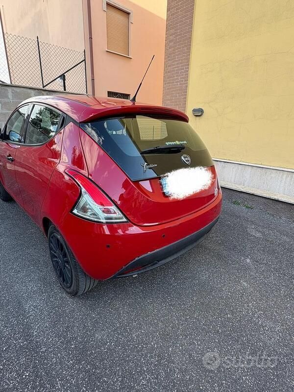 Usata Lancia Ypsilon 69 CV (50 kW) 2019 Rosso Utilitaria