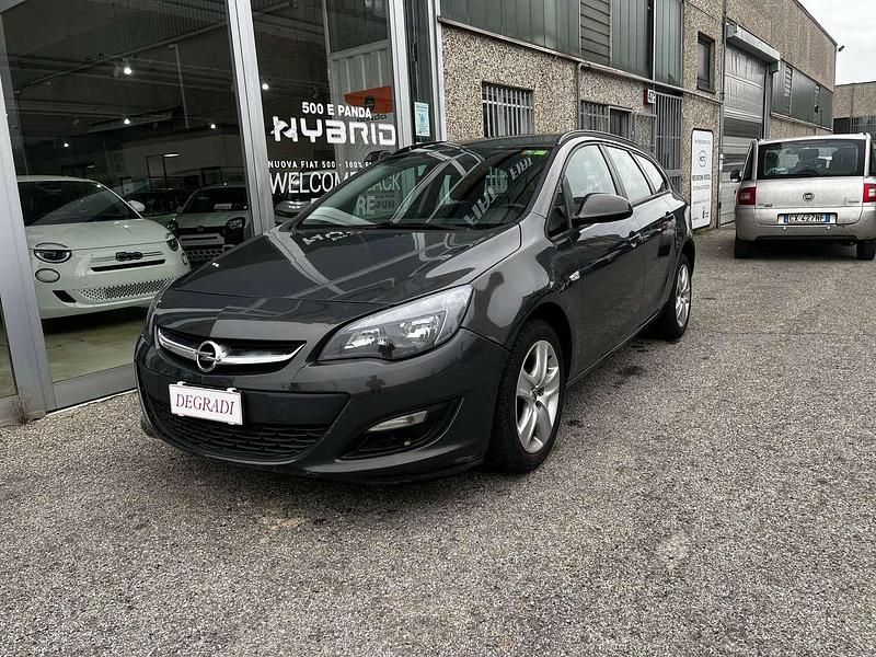 Usata Opel Astra Cosmo 110 CV (80 kW) 2014 Grigio scuro Station wagon
