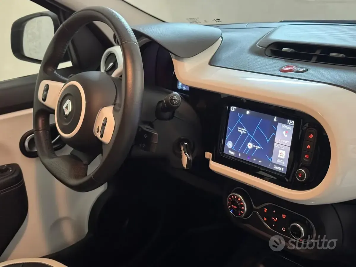 Usata Renault Twingo Urban Night 60 kW (82 CV) 2023 Nero Utilitaria