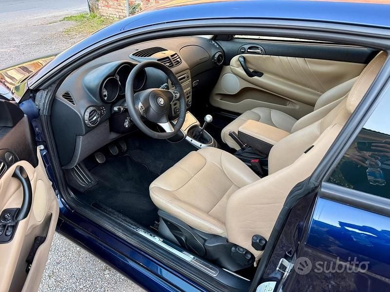 Usata Alfa Romeo GT Distinctive 165 CV (121 kW) 2006 Blu Coupé