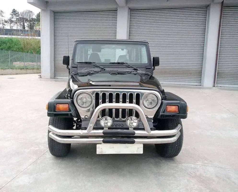 Usata Jeep Wrangler Sport 177 CV (130 kW) 1998 Nero SUV