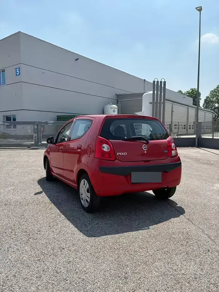 Usata Nissan Pixo 68 CV (50 kW) 2010 Rosso Utilitaria