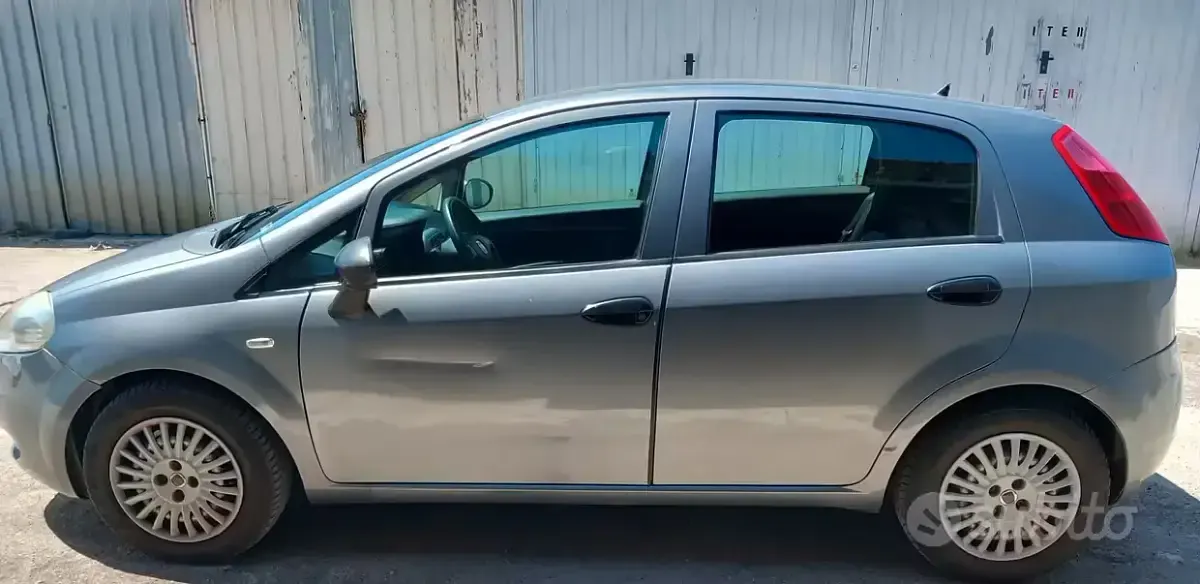 Usata Fiat Grande Punto 75 CV (55 kW) 2013 Grigio Utilitaria