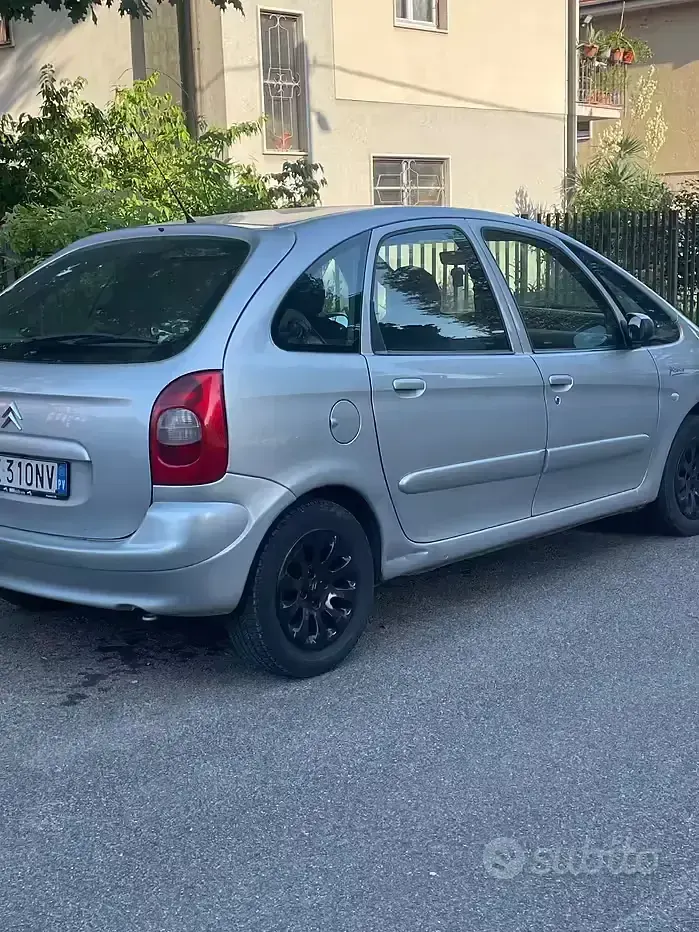 Usata Citroën Xsara Picasso 90 CV (66 kW) 2003 Grigio Monovolume