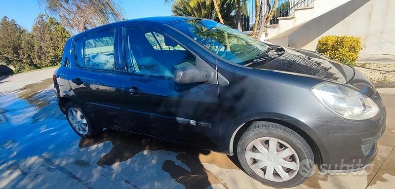 Usata Renault Clio II 82 CV (60 kW) 2006 Grigio Berlina