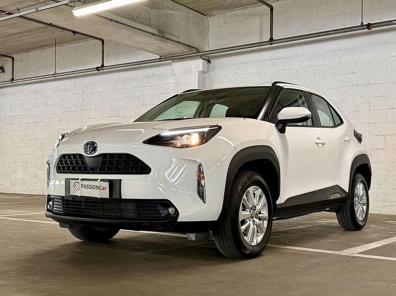 Usata Toyota Yaris Cross Active 92 CV (67 kW) 2023 Bianco pastello SUV