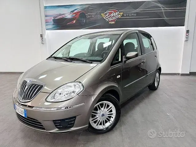 Usata Lancia Musa 95 CV (69 kW) 2008 Marrone Monovolume