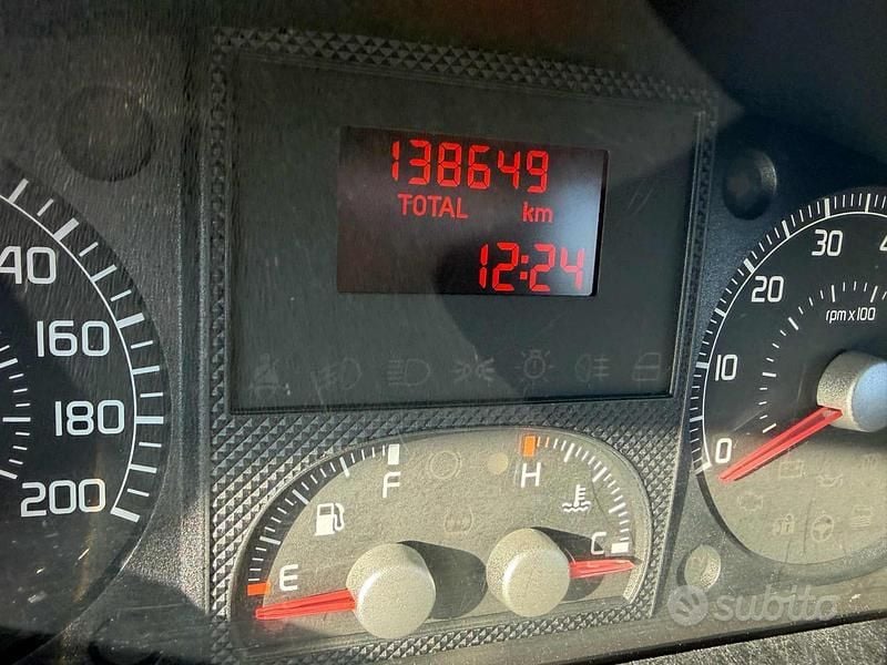 Usata Fiat Idea 77 CV (56 kW) 2007 Grigio Monovolume