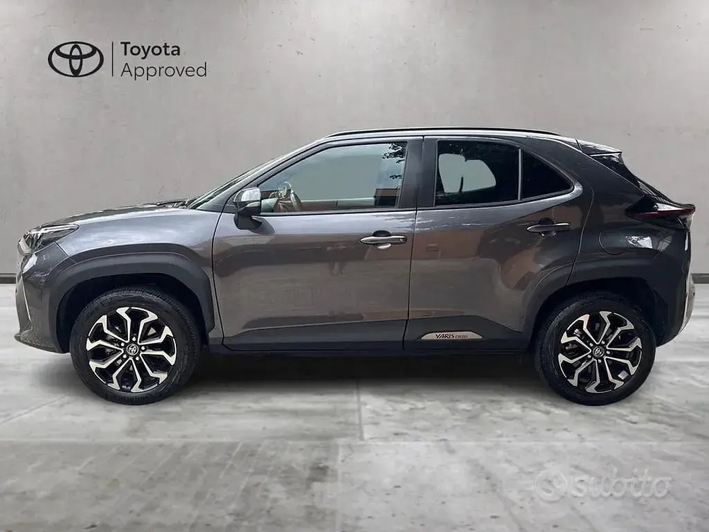 Usata Toyota Yaris Cross Trend 116 CV (85 kW) 2023 Dark grey SUV