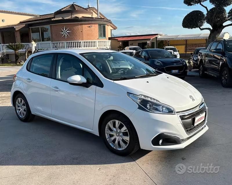 Usata Peugeot 208 Active 101 CV (74 kW) 2019 Bianco Utilitaria