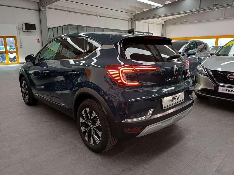 Usata Renault Captur Techno 101 CV (74 kW) 2023 Blu marine pastello SUV