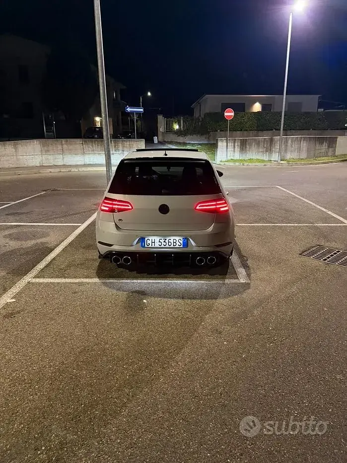 Usata VW Golf VIII R 300 CV (220 kW) 2022 Bianco Berlina