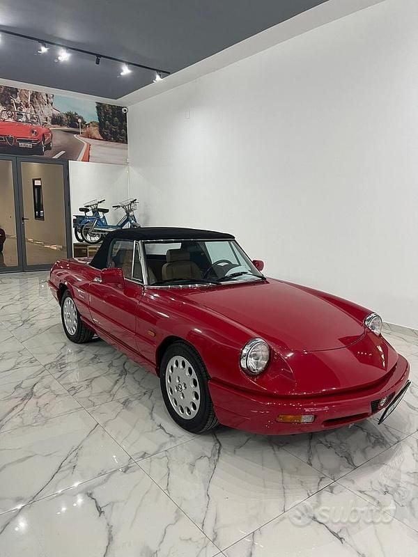 Usata Alfa Romeo Spider 122 CV (89 kW) 1991 Rosso Cabrio