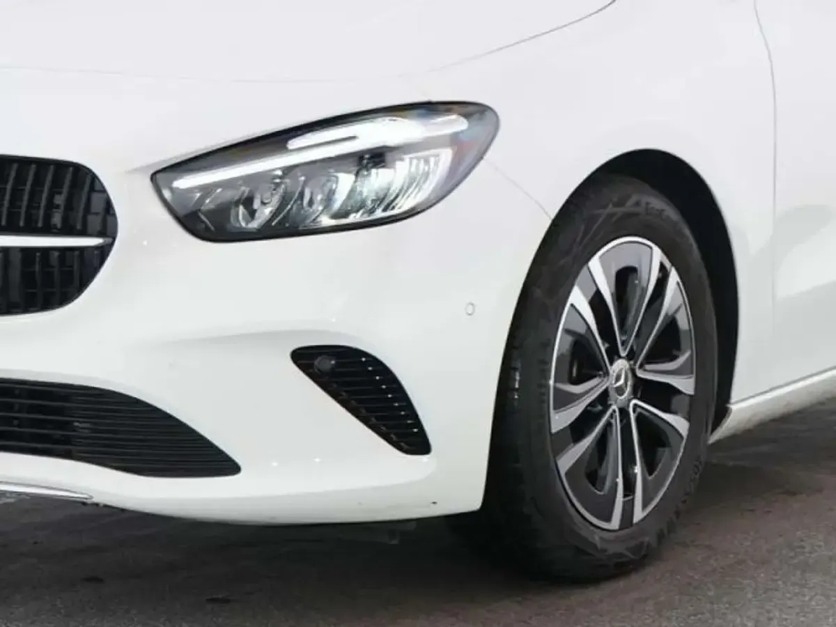 Usata Mercedes B180 136 CV (100 kW) 2025 Bianco Utilitaria