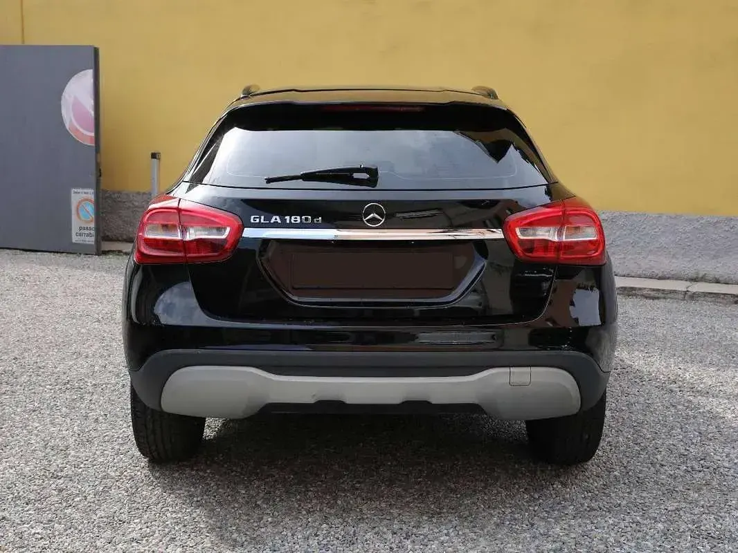 Usata Mercedes GLA180 Business 109 CV (80 kW) 2018 Nero SUV