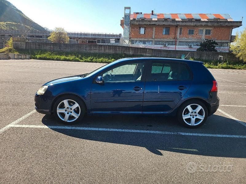 Usata VW Golf VI 105 CV (77 kW) 2008 Blu Utilitaria