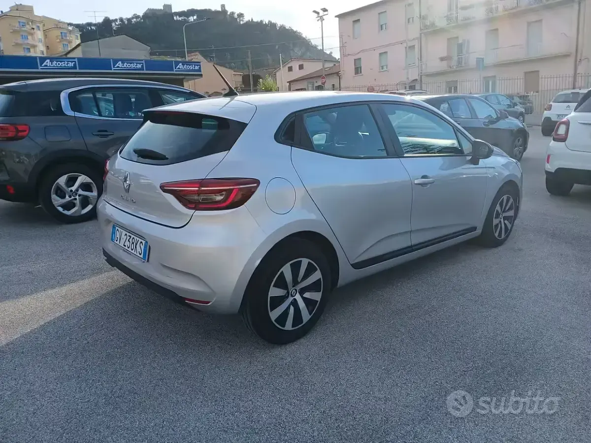 Usata Renault Clio V Equilibre 91 CV (66 kW) 2023 Grigio Berlina