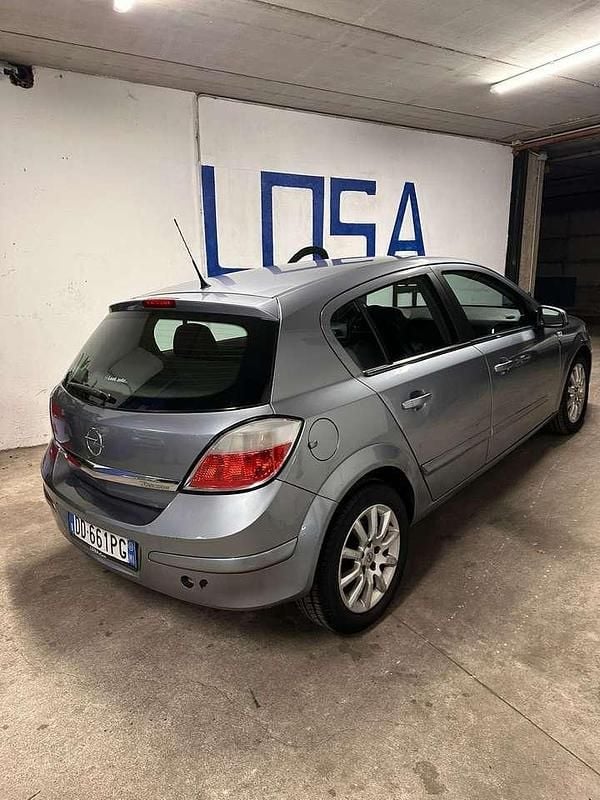 Usata Opel Astra Cosmo 105 CV (77 kW) 2006 Other Berlina