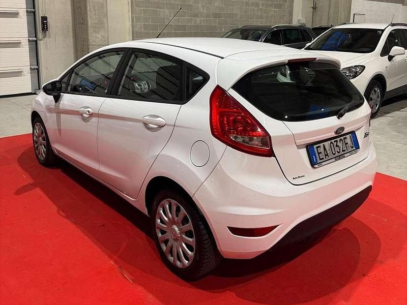 Usata Ford Fiesta Titanium 95 CV (69 kW) 2009 Bianco Utilitaria