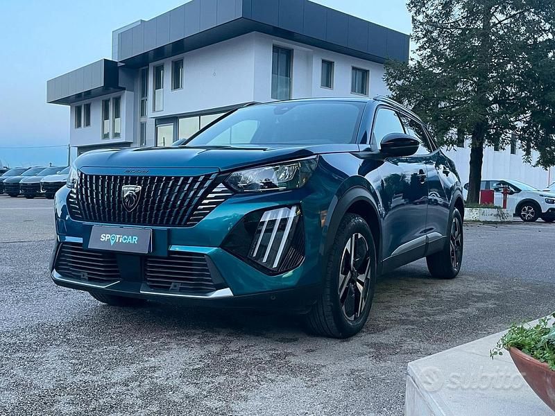 Usata Peugeot 2008 Allure 131 CV (96 kW) 2025 Verde SUV