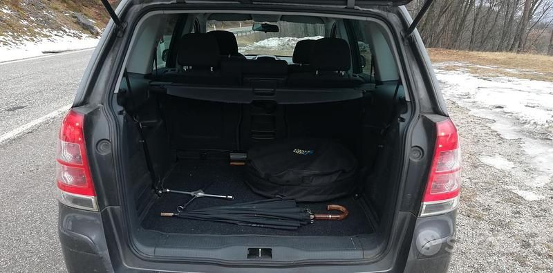 Usata Opel Zafira 140 CV (102 kW) 2010 Grigio Monovolume