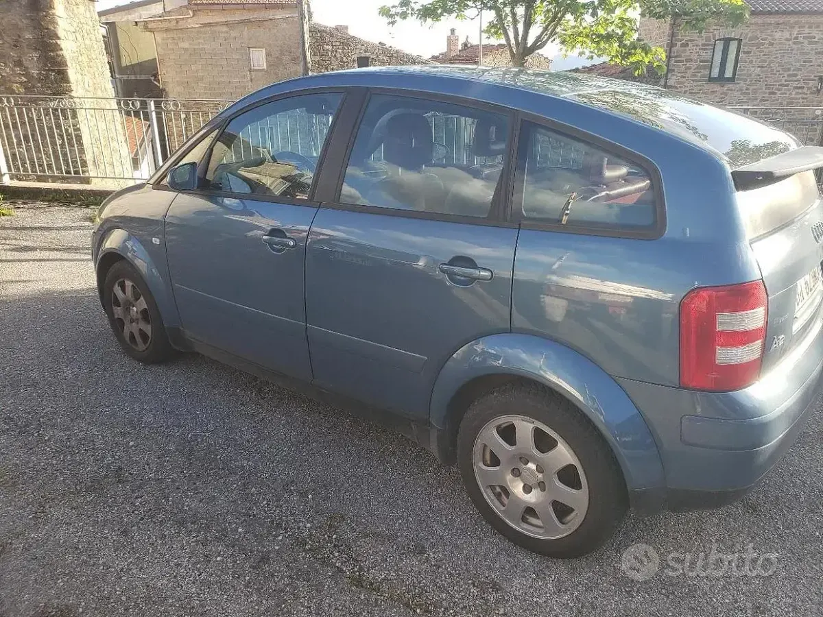 Usata Audi A2 75 CV (55 kW) 2002 Blu Utilitaria
