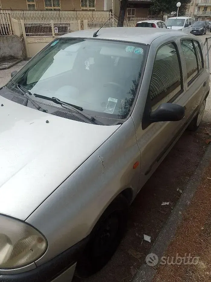 Usata Renault Clio 58 CV (42 kW) 1999 Grigio Berlina