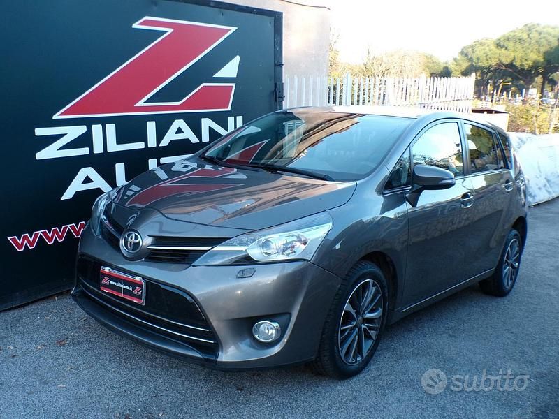 Grigio Usata 2016 Toyota Verso Monovolume | 6900 € (Ottimo prezzo) - Immagine 1/4