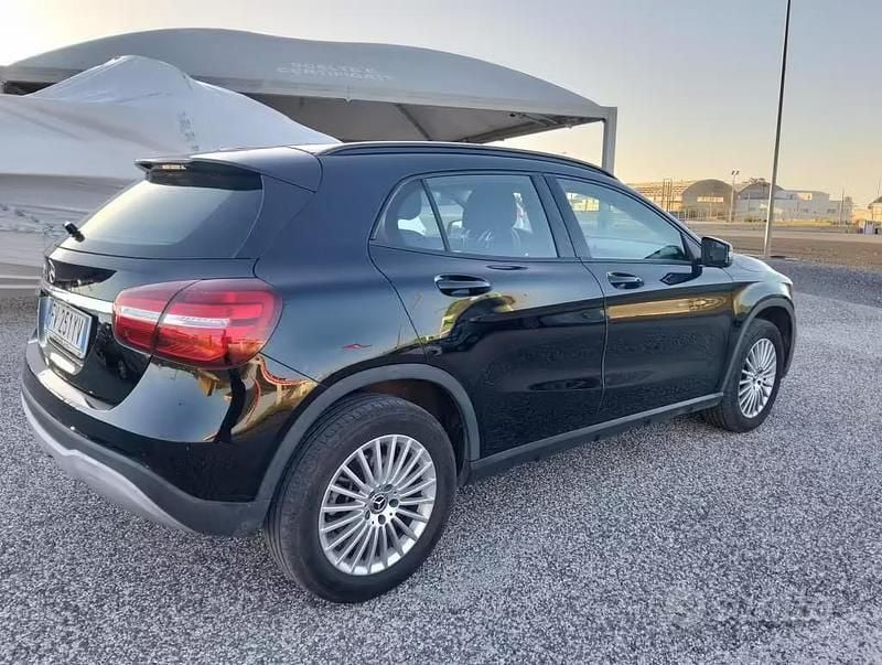 Usata Mercedes GLA200 Premium 136 CV (100 kW) 2019 Nero SUV