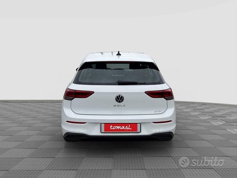 Usata VW Golf VIII Life 110 CV (80 kW) 2023 Pure white Berlina