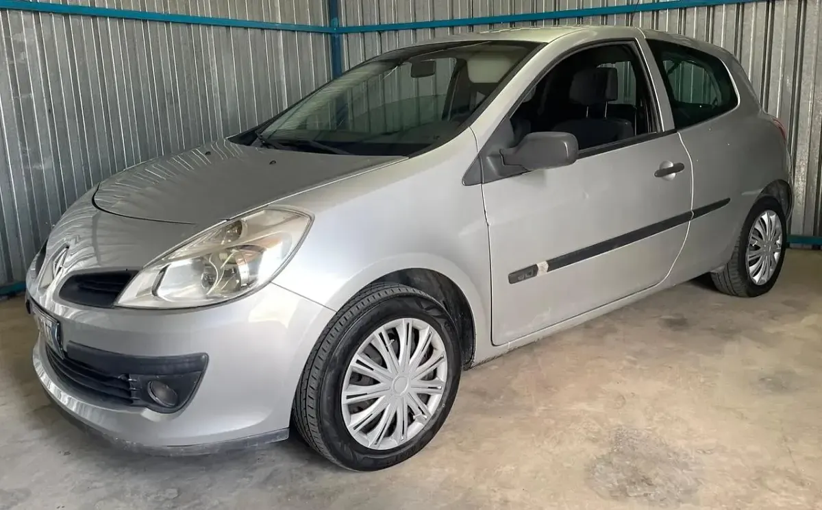 Usata Renault Clio II 85 CV (62 kW) 2006 Argento Berlina