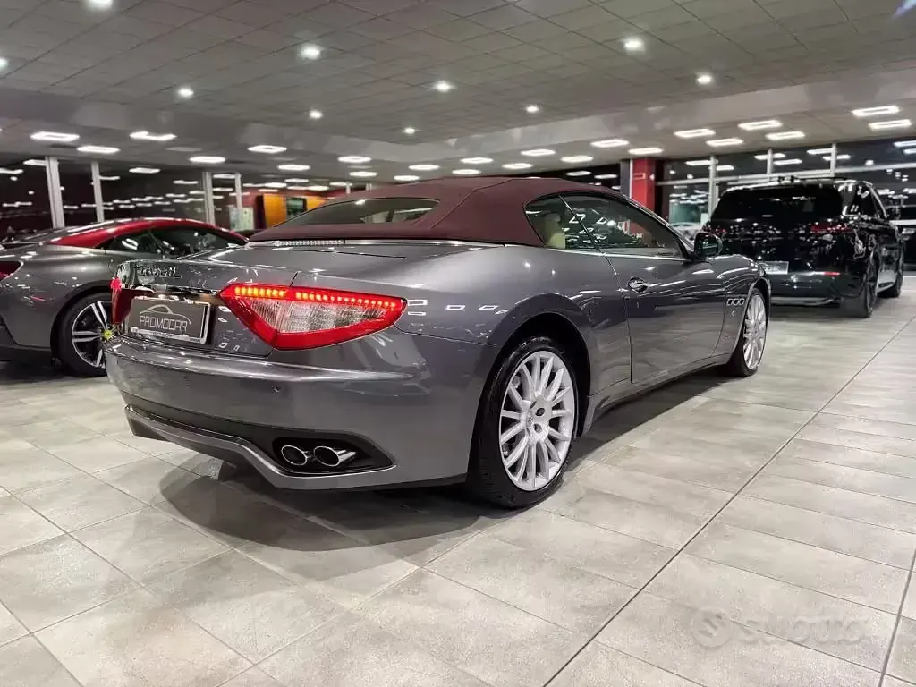 Usata Maserati GranCabrio 439 CV (322 kW) 2011 Grigio Cabrio