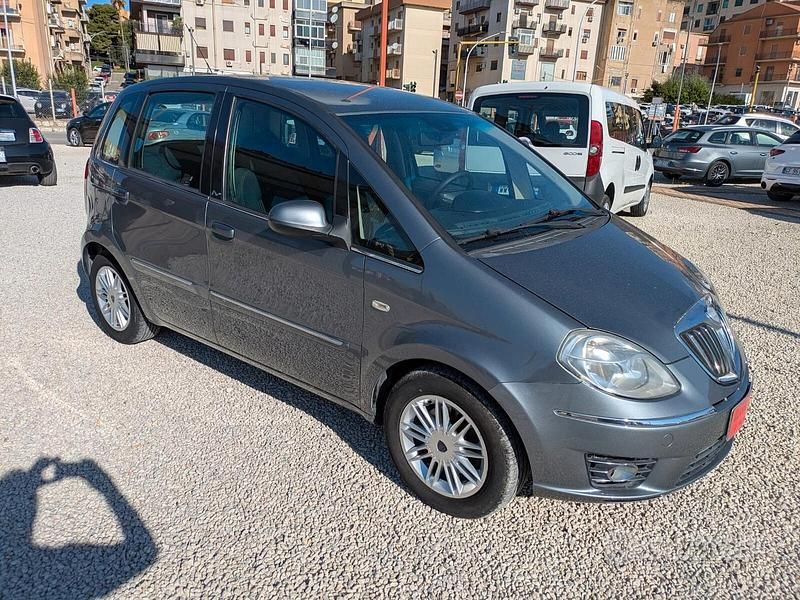 Usata Lancia Musa Gold 95 CV (69 kW) 2011 Grigio Monovolume