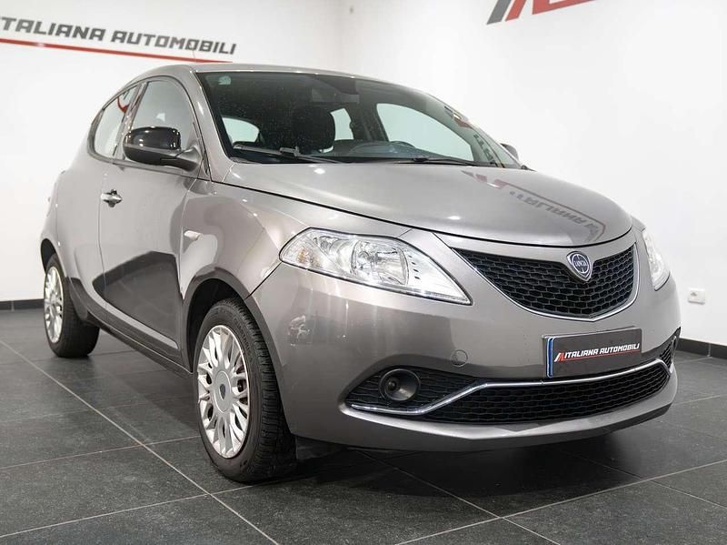 Grigio Usata 2016 Lancia Ypsilon Gold Due volumi | 7600 € (Buon prezzo) - Immagine 1/4