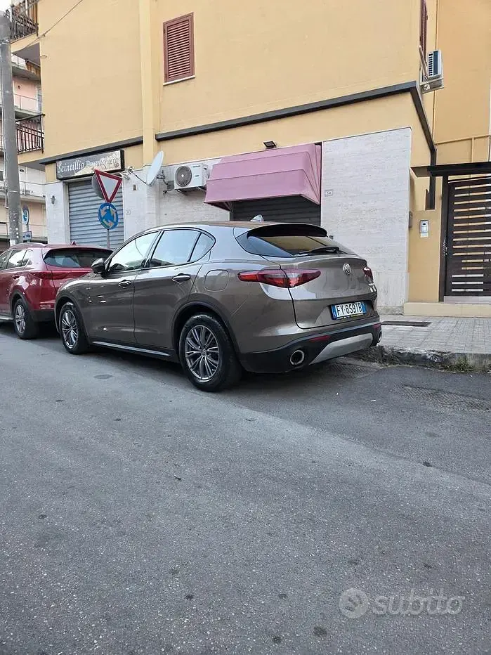 Usata Alfa Romeo Stelvio 160 CV (117 kW) 2019 Grigio SUV