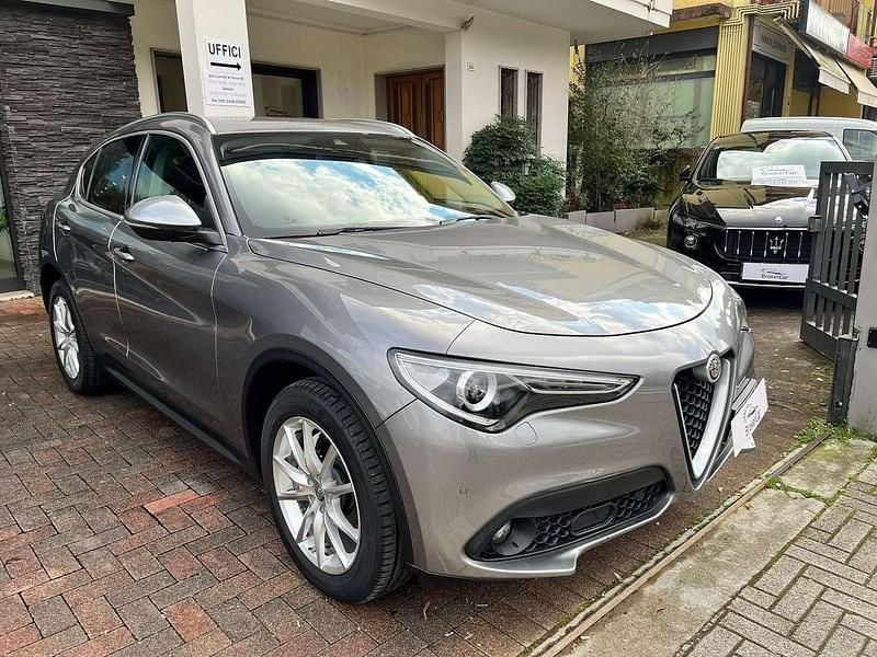 Usata Alfa Romeo Stelvio 209 CV (153 kW) 2017 Grigio SUV